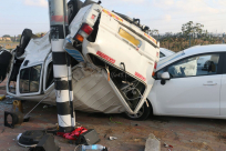 بالصور: اصابة شخصين بحادث طرق وانقلاب مركبة في مدينة يافا 